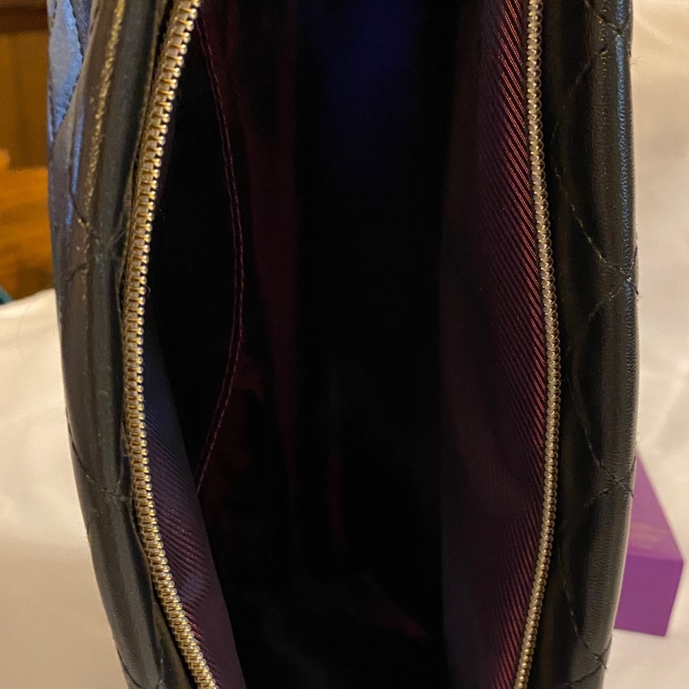 Younique Royalty Skincare Set with Black Bag and Gold Chain - Picture 10 of 12